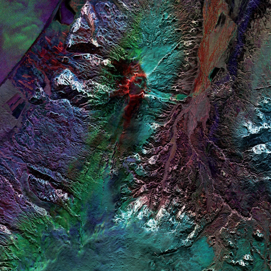 Eyjafjallajökull volcano, Iceland Natural disasters_60x60 – Copia